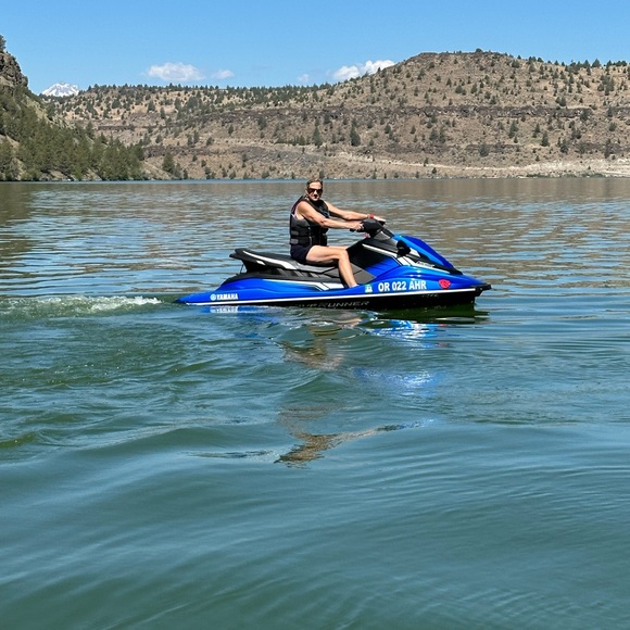 Meet your Posher, Cindy - Picture 2 of 3